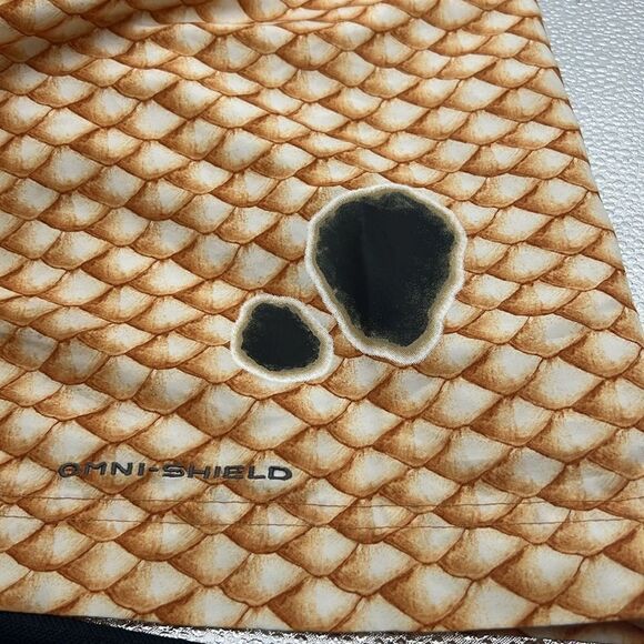 Columbia board shorts with fish scale print and bottle opener - Picture 3 of 7